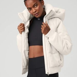 ALO Yoga Women's White Puffer Jacket